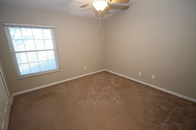 Building Photo - Lovely 2 Bd/2Ba Condo!