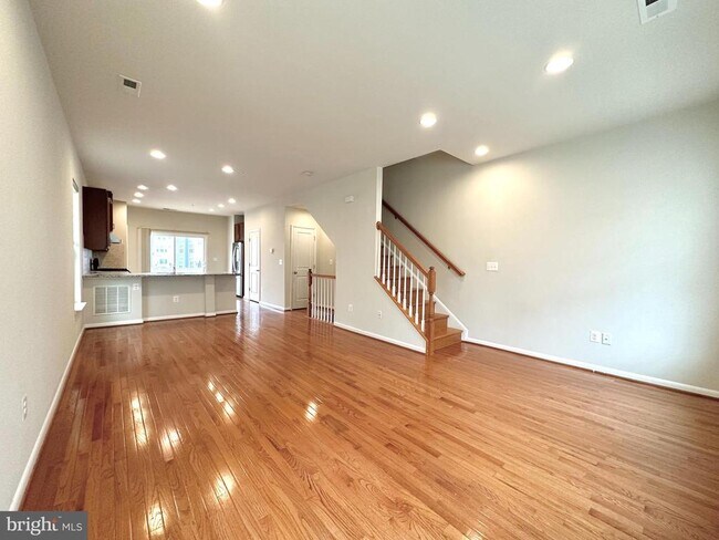 Building Photo - 127 Decoverly Dr