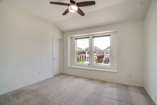 Building Photo - 516 Ayinger Ln