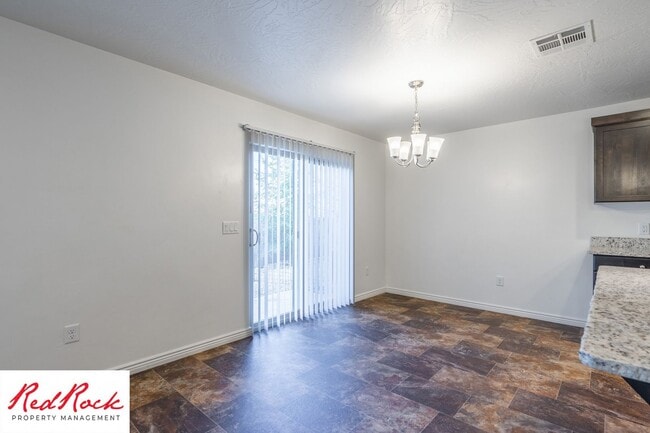 Building Photo - End Unit Fossil Hills Townhome with 3 Beds and 2.5 Baths