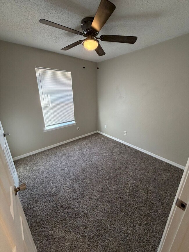 Building Photo - Updated 3BR/2BA Near Parks, Golf, Shopping, and the St. Marks Trail