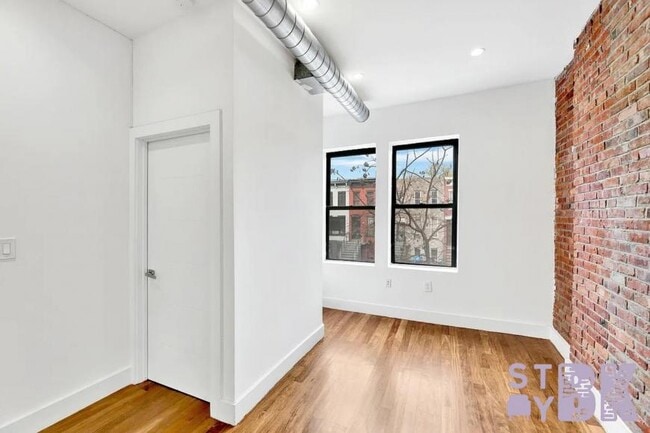 Building Photo - 3 bedroom in Brooklyn NY 11233
