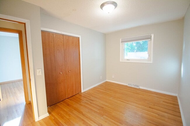 Building Photo - 3bed 2bath Available For Rent in Easy Access Area!