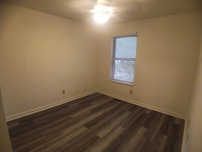 Building Photo - 206 Janie Ln