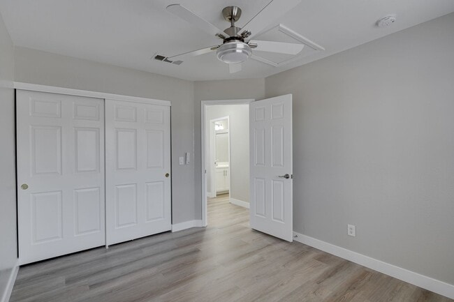 Building Photo - UPGRADED 3 BEDROOM HOME IN GREEN VALLEY