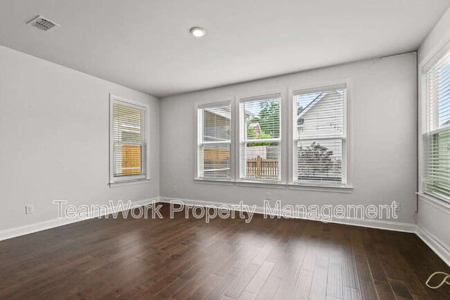 Building Photo - 165 Rowans Creek Dr