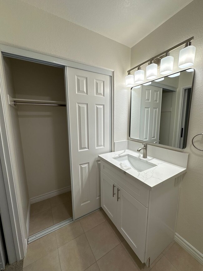 Building Photo - 10948 Ivy Hill Dr