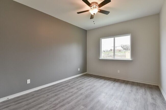 Building Photo - $1650! Fort Worth Duplex NOW LEASING for a July Move-In!