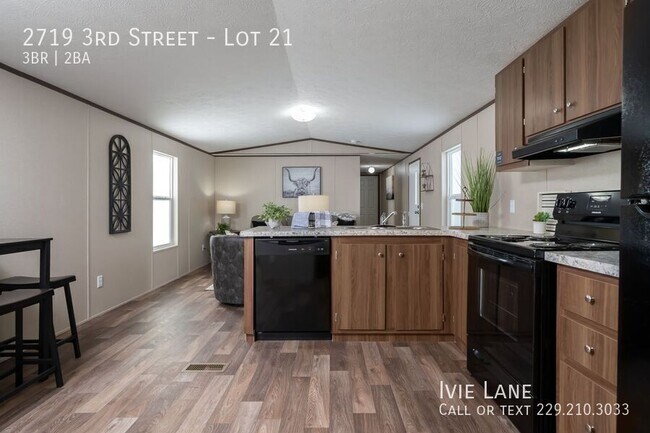 Building Photo - 2719 3rd St