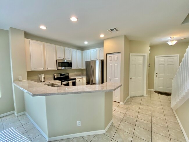 Building Photo - 8151 Pacific Beach Dr