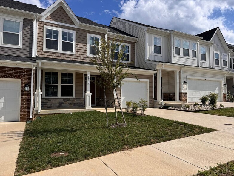 Building Photo - 3672 Isaac Cir