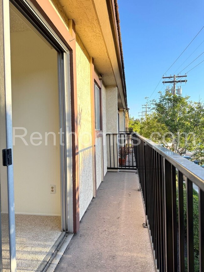 Building Photo - 2764 Meadow Lark Dr