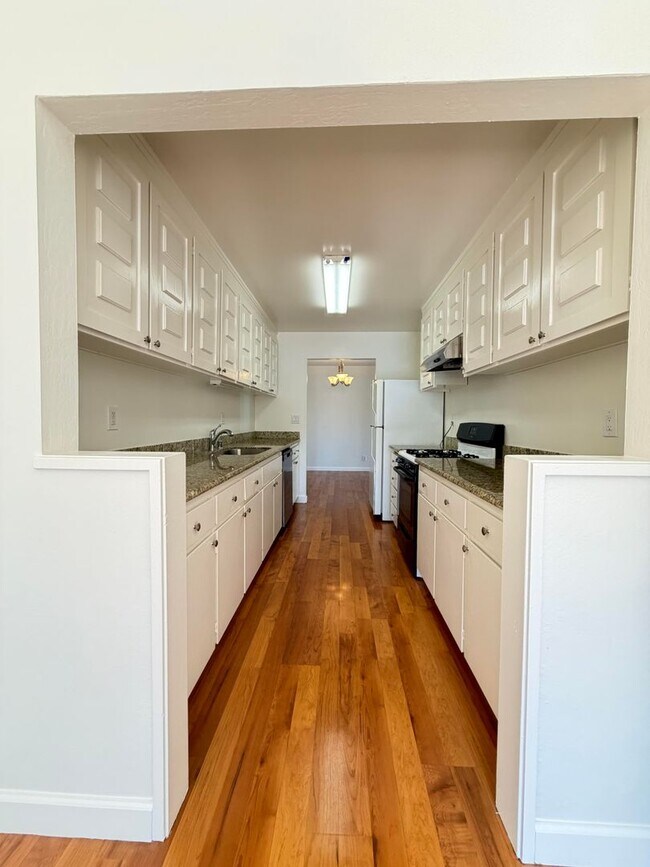 Building Photo - 3555 Magnolia Dr