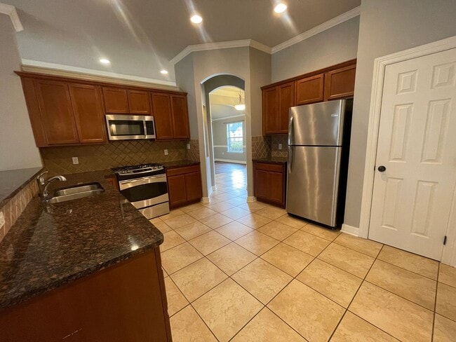 Building Photo - Riverbrooke Subdivision Beauty! Move in Ready!