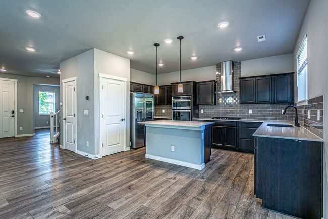 Building Photo - Spacious 4 bed home in Cascade Vista Commu...