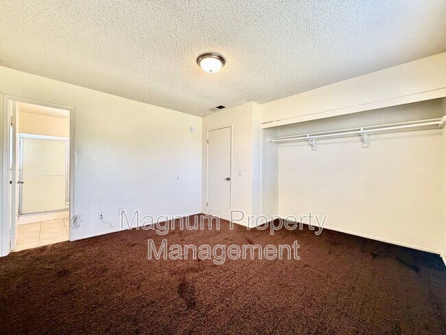 Building Photo - 132 E Bowen Rd