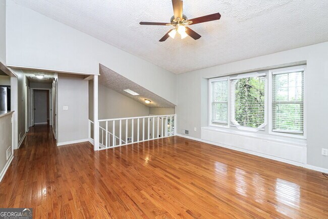 Building Photo - 249 Castleair Dr NE
