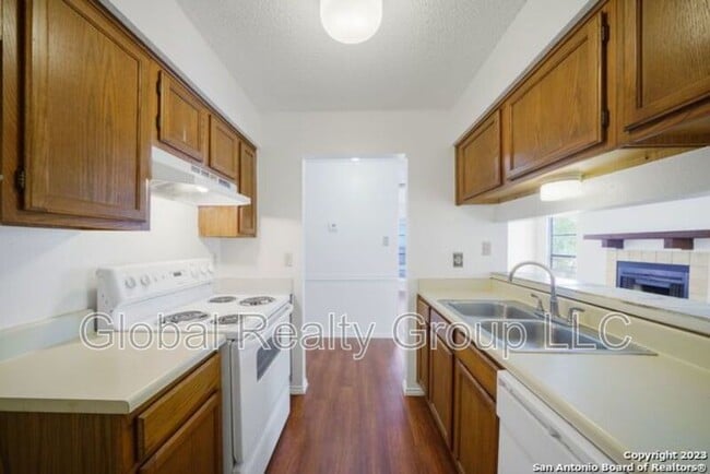 Building Photo - 818 Station St