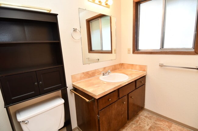 Building Photo - 2963 W Lorraine Ave