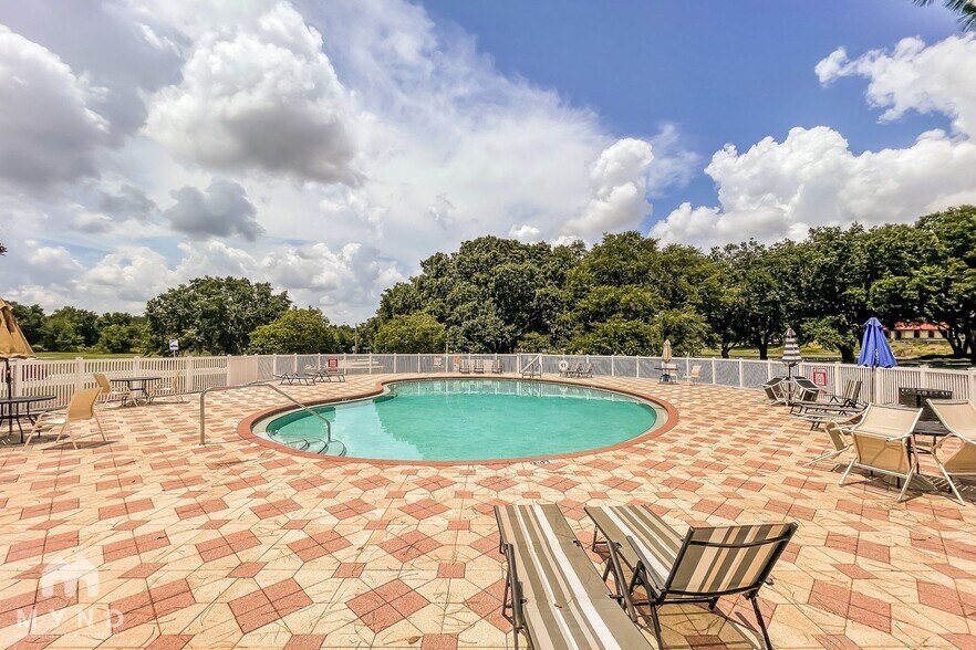 Building Photo - 6600 Wirevine Dr