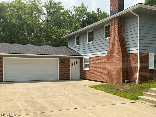 Building Photo - 3732 Maplecrest Rd