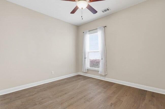 Building Photo - 686 Northlake Blvd