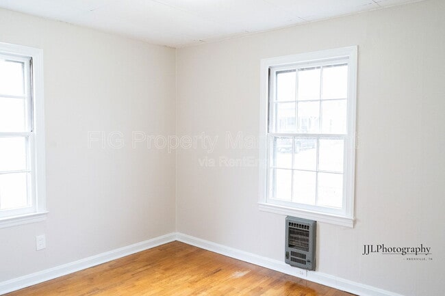 Building Photo - 716 E Oldham Ave