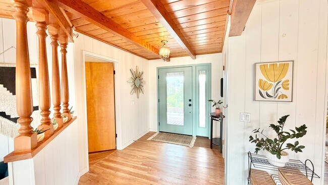 Building Photo - Beautifully Furnished & Appointed, Shorter Term Rental in the Peaceful Gird Valley area of Fallbr...