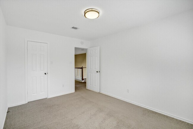 Building Photo - 412 Steeplechase Dr