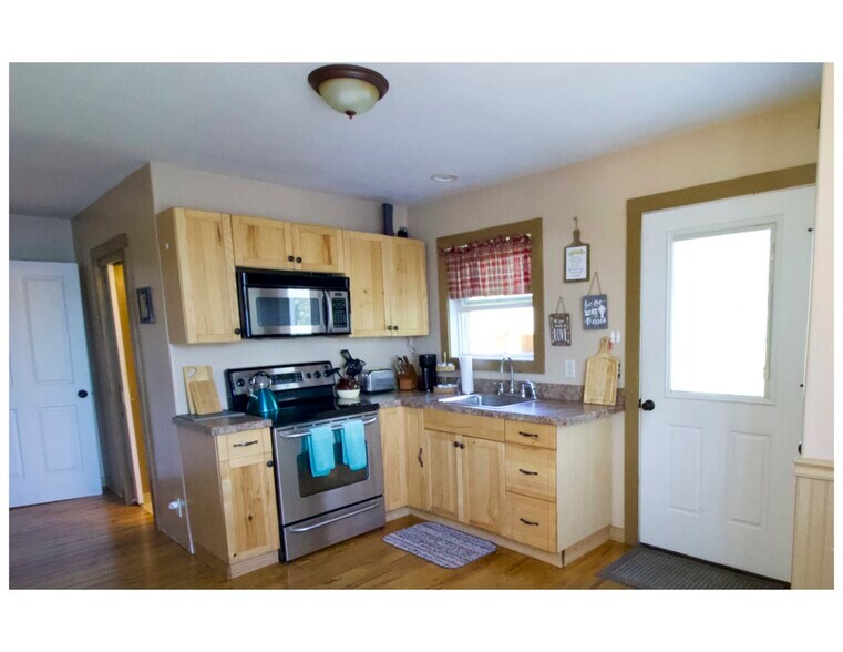 Building Photo - 8 W Shore Rd