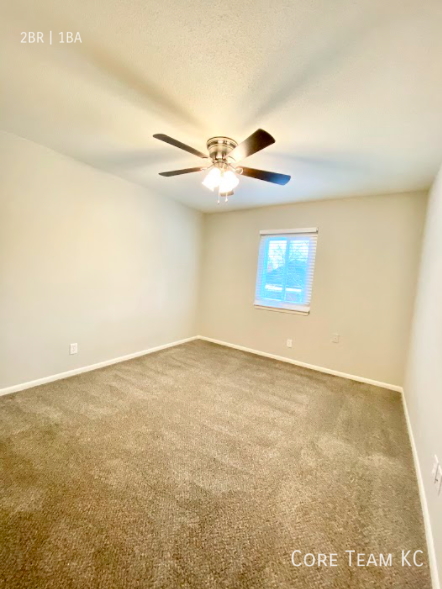 Building Photo - Updated Top Floor 2 Bedroom For Rent in Mi...