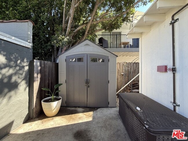 Building Photo - 364 N San Vicente Blvd