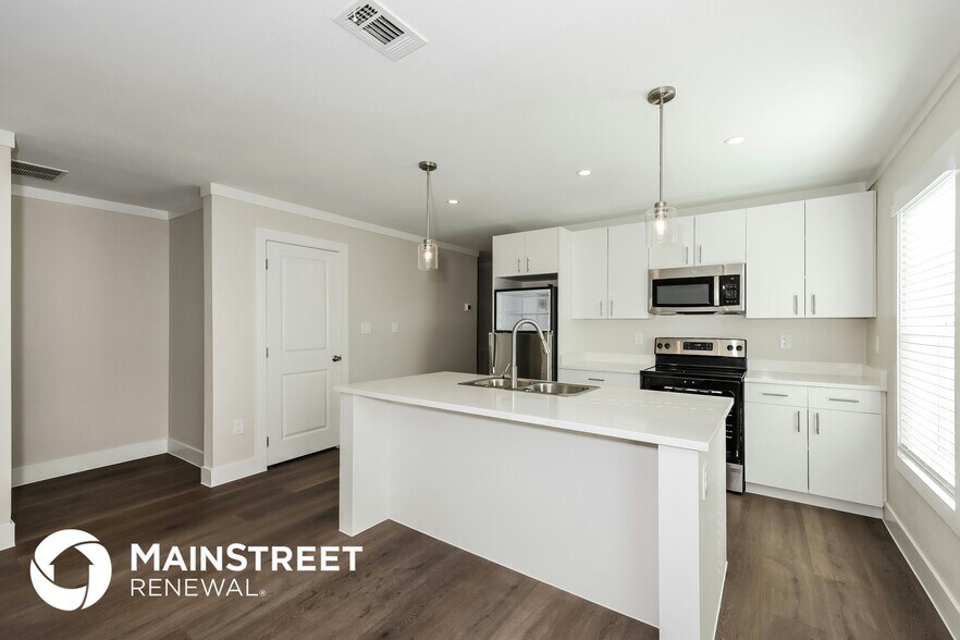 Building Photo - 2108 Belzise Terrace