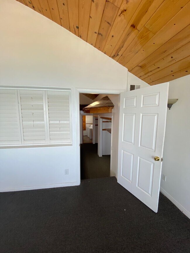Building Photo - 6573 Del Playa Dr