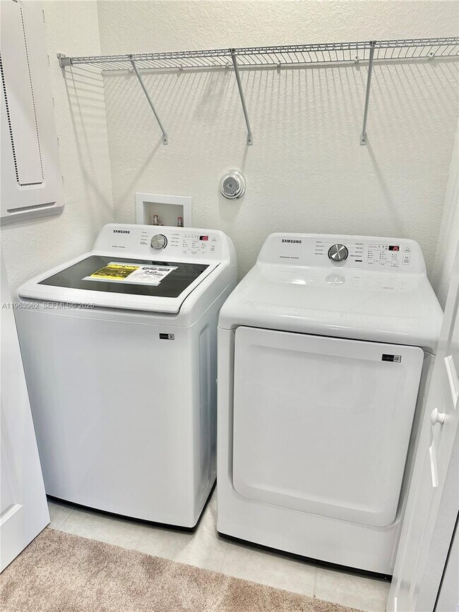 Building Photo - 255 SW 159th Dr