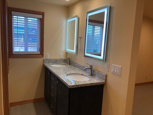 Building Photo - 3 bedroom 2 bathroom house in Thurston!