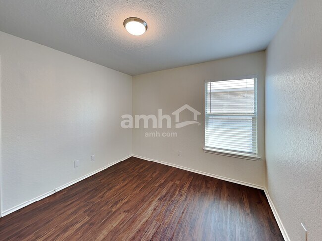 Building Photo - 412 Saddlehorn Way
