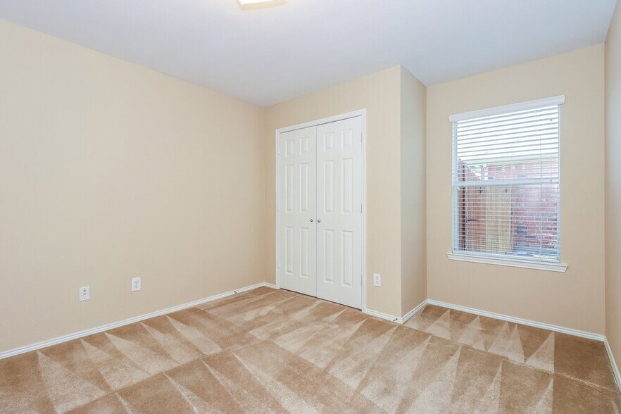 Building Photo - 1235 Sweetwater Dr
