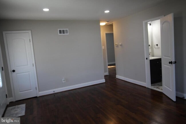 Building Photo - 3404 Elmwood Dr