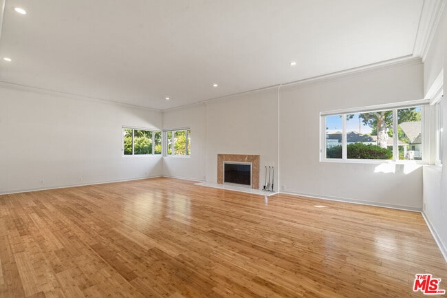 Building Photo - 4315 Clybourn Ave