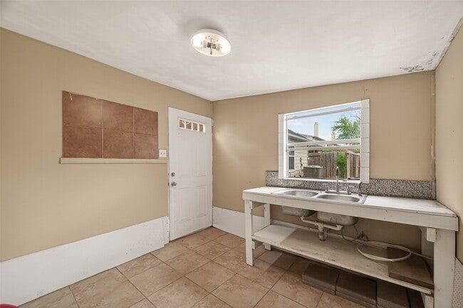 Building Photo - 9022 Clearwood Landing Blvd