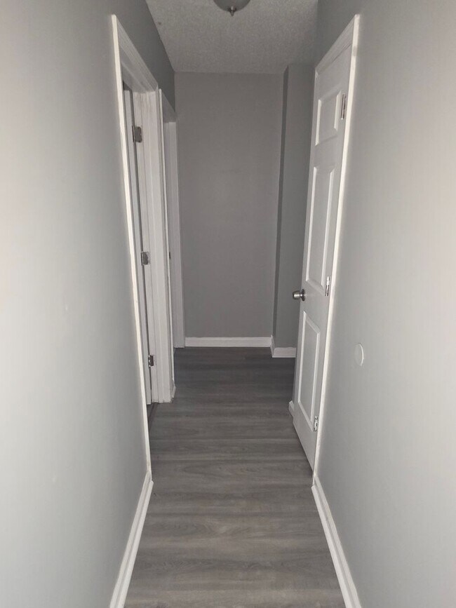 Building Photo - LIMITED TIME**NO APPLICATION FEE**1/2 OFF DEPOSIT**