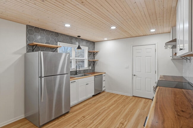 Building Photo - 101 Heather Ln