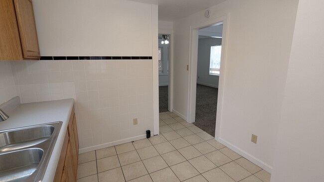 Building Photo - Newly renovated 3-bedroom, 1-bathroom hous...