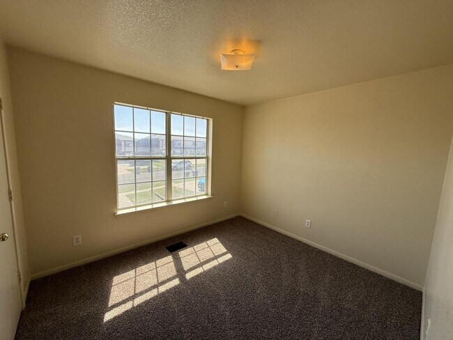 Building Photo - 2811 Cantabrian Dr