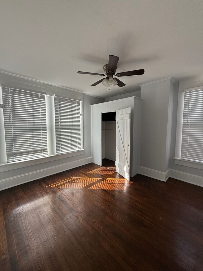 Building Photo - Penthouse Vintage Apartment in Historic Home Near Downtown