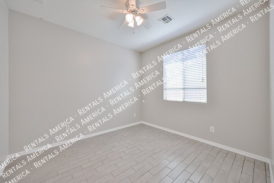 Building Photo - 15573 W Laurel Ln