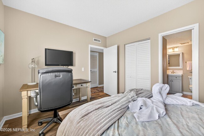 Building Photo - 601 1st St S