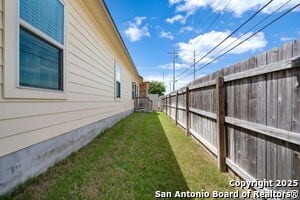 Building Photo - 1100-1102 Stanley Wy