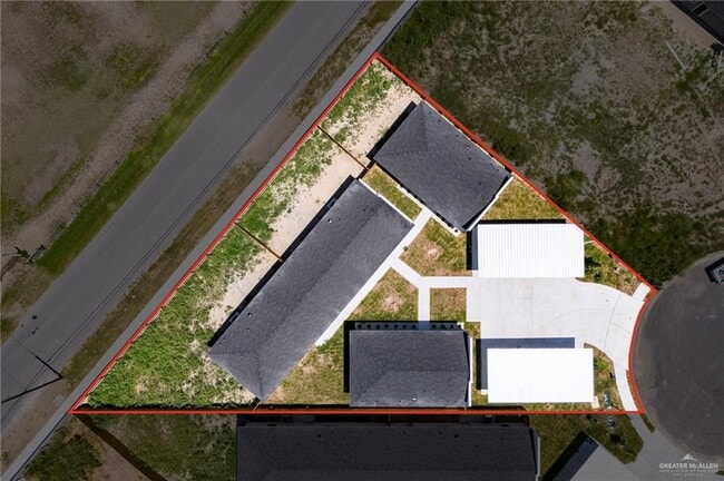 Building Photo - 2714 Primrose Dr